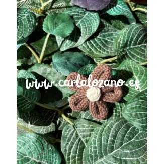 Flor de tricot MARRÓN