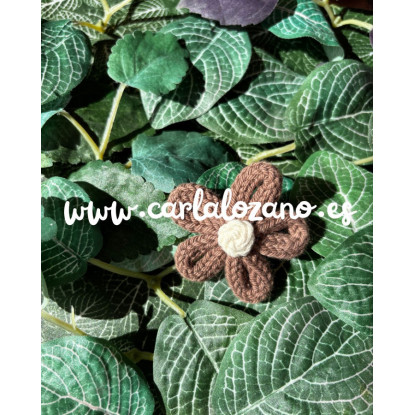 Flor de tricot MARRÓN